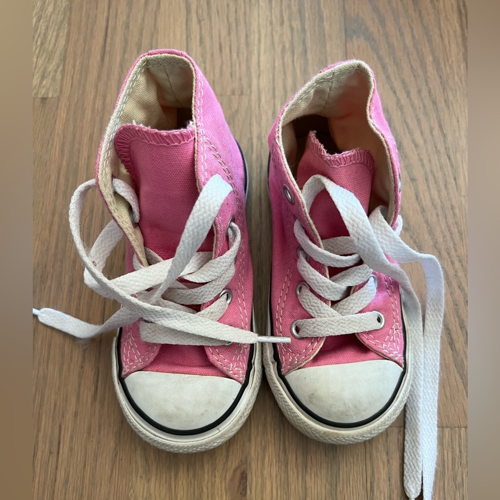 Girls Converse - Size 7